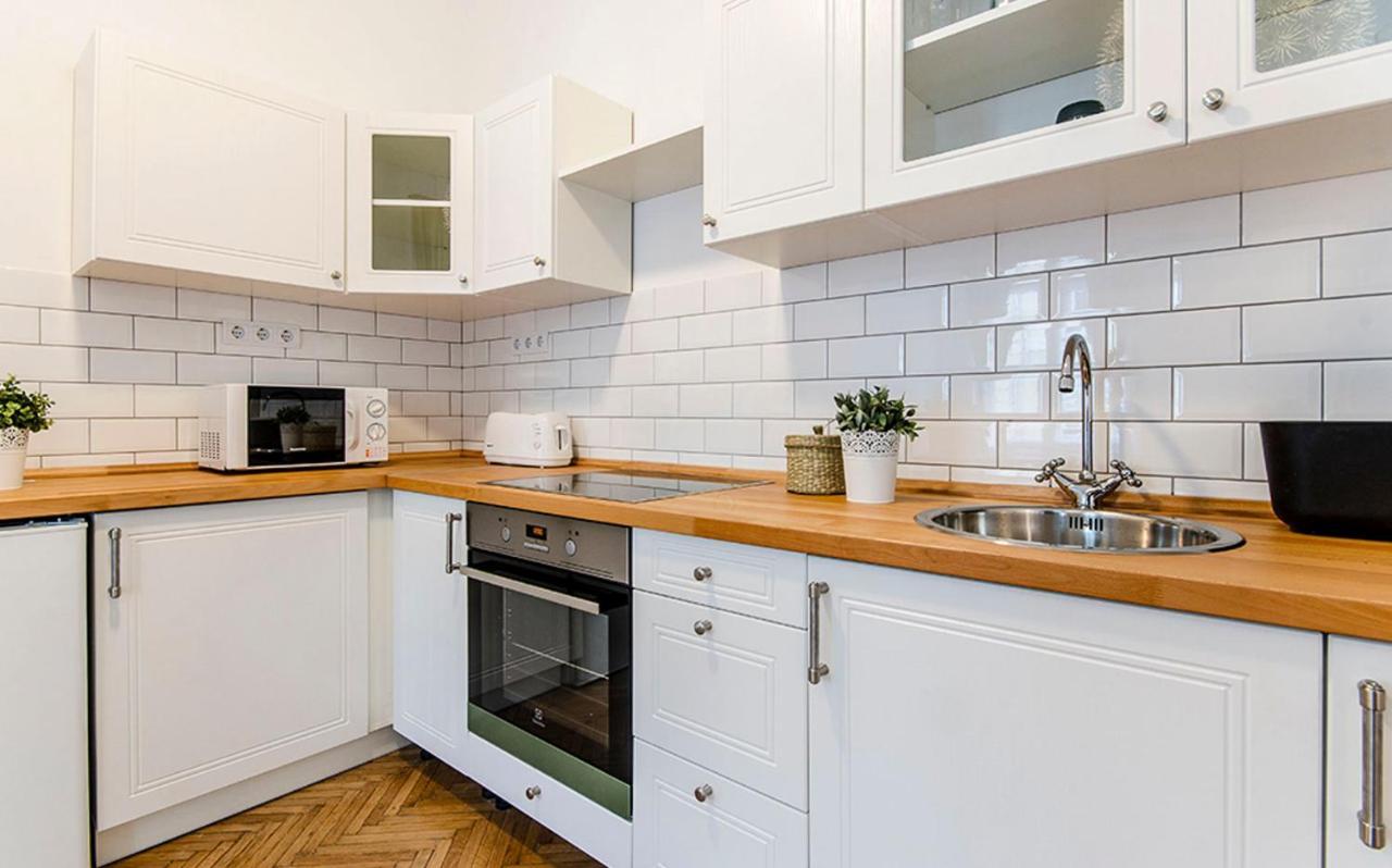 Cozy 2 Bedroom Apartment In Terez Boulevard. ブダペスト エクステリア 写真