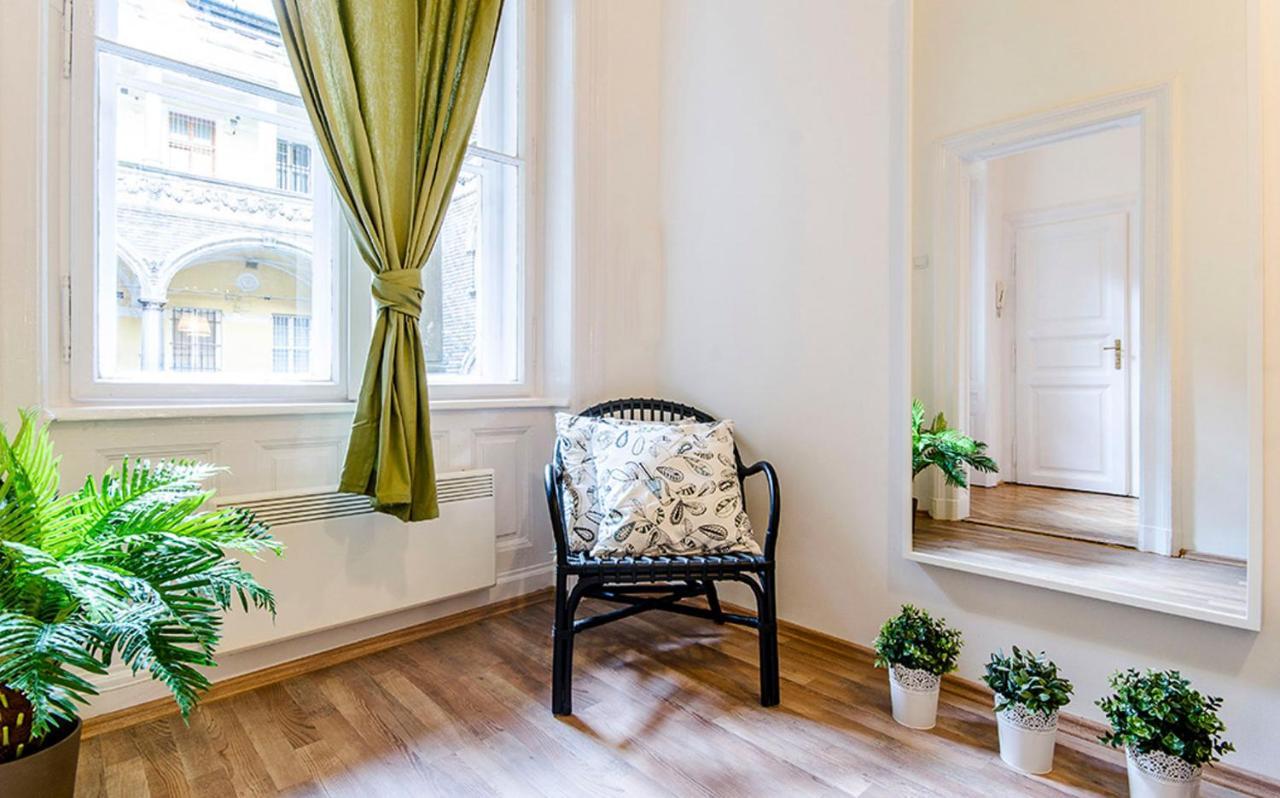Cozy 2 Bedroom Apartment In Terez Boulevard. ブダペスト エクステリア 写真