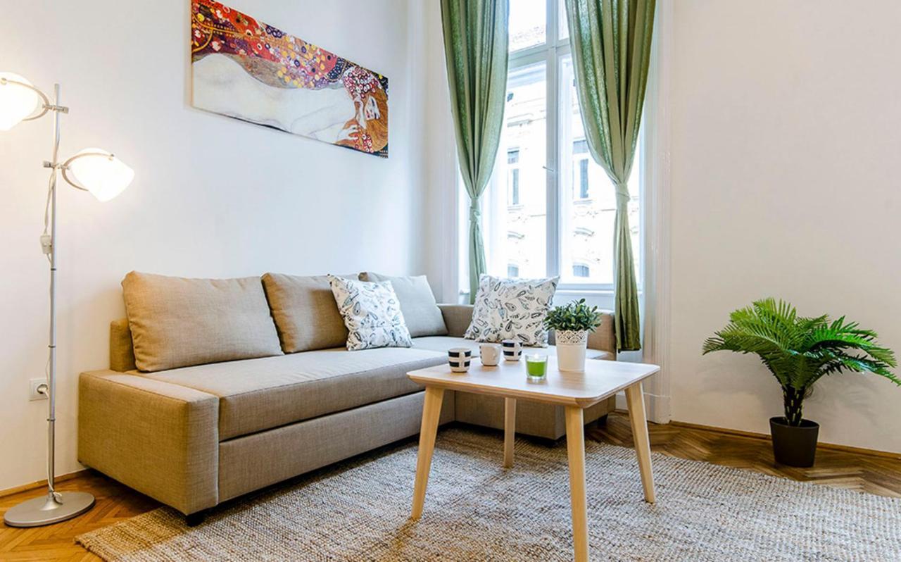 Cozy 2 Bedroom Apartment In Terez Boulevard. ブダペスト エクステリア 写真